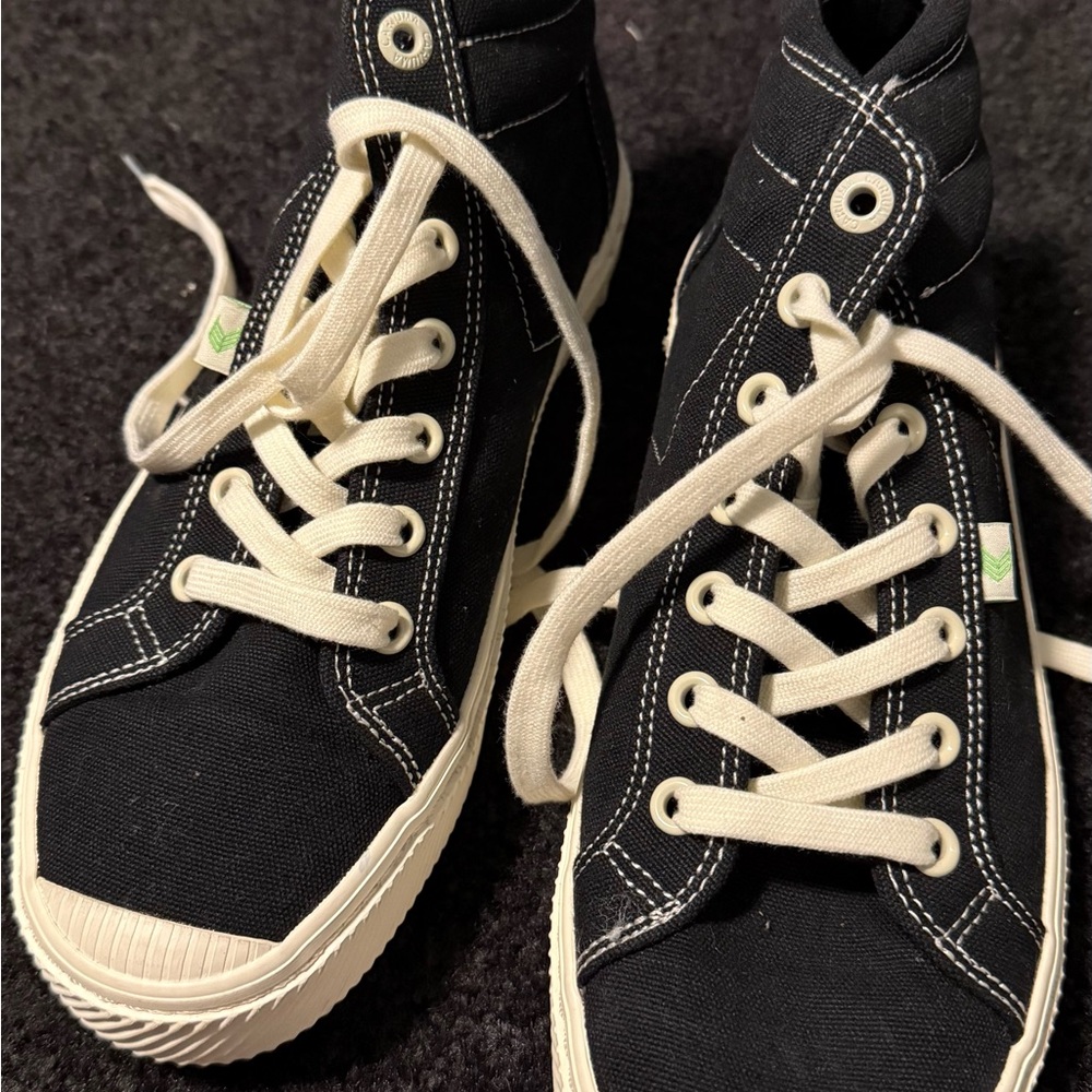 Cariuma Black and White Canvas Sneakers